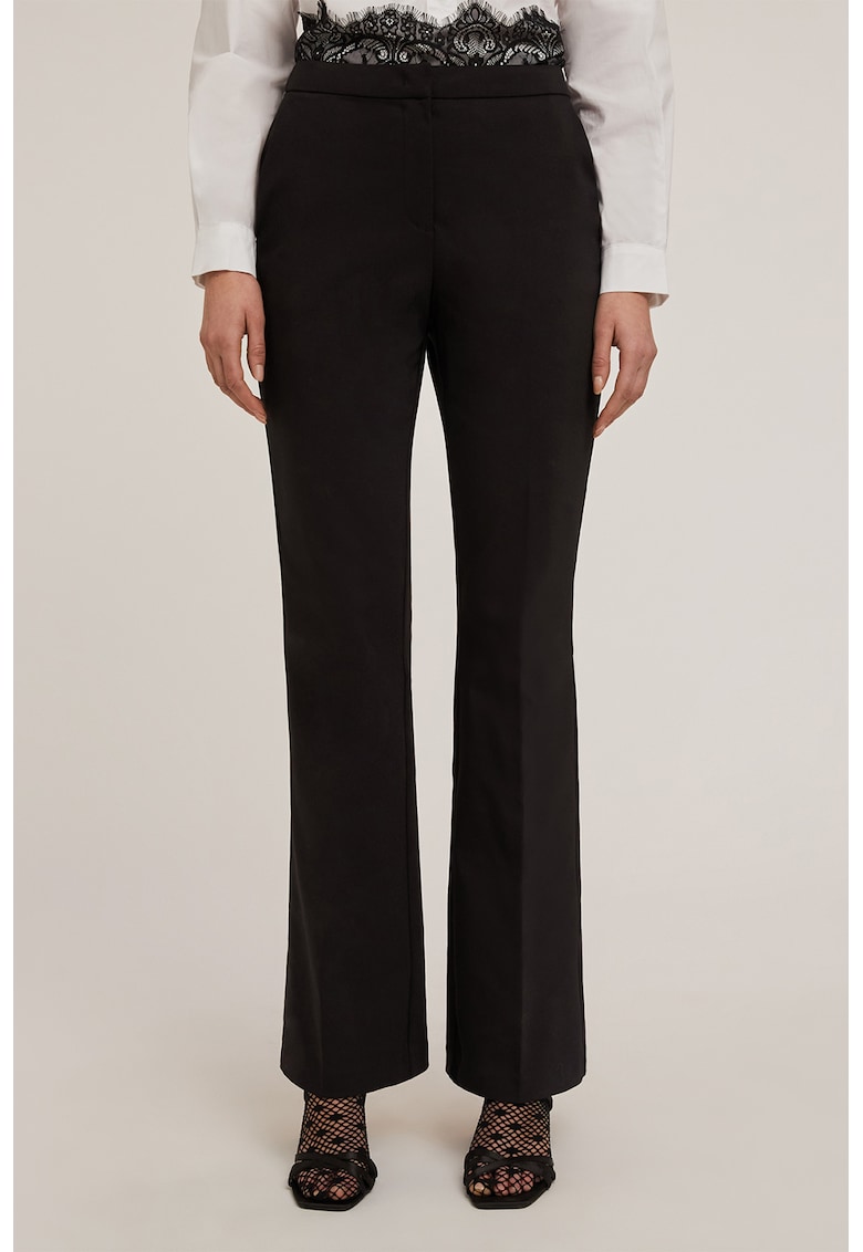 Pantaloni evazati cu buzunare laterale