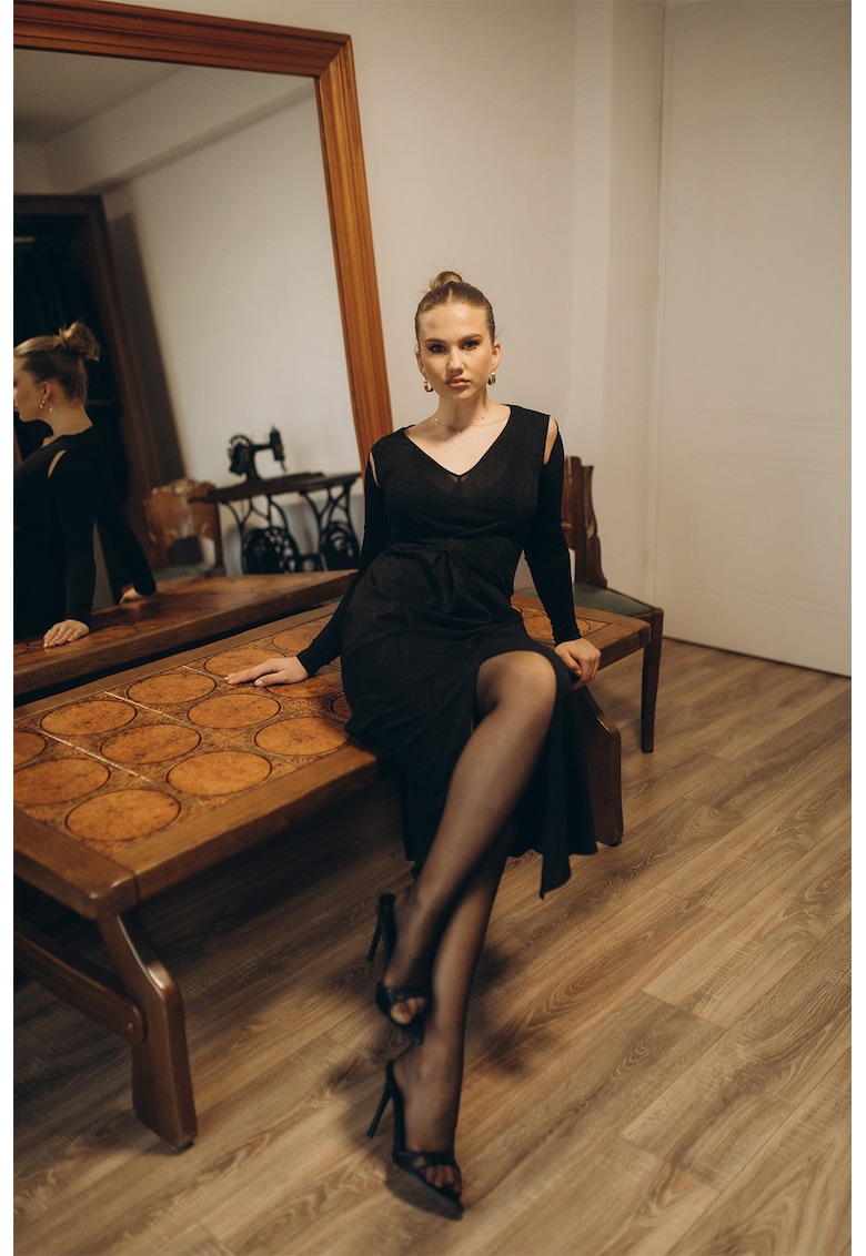 Rochie cu decolteu in V si slit frontal Rochie cu decolteu in V si slit frontal