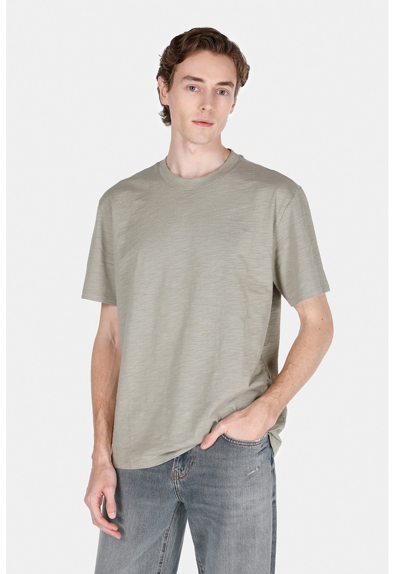 Tricou cu decolteu la baza gatului si maneci cazute