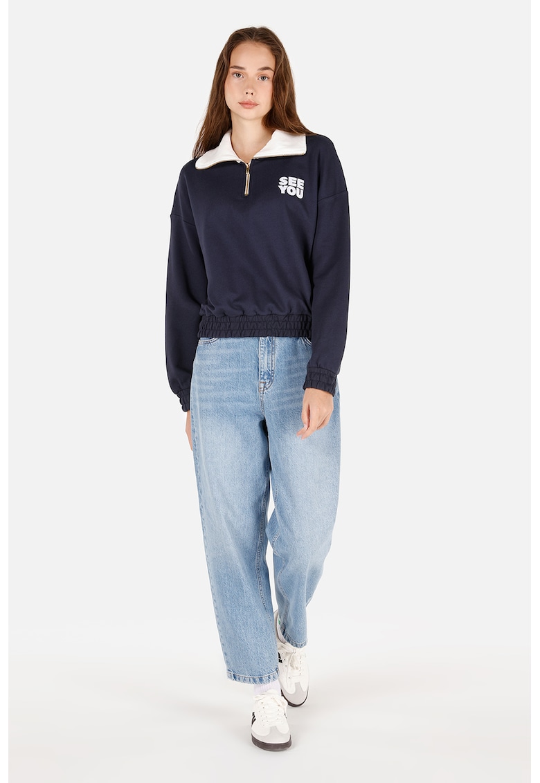 Bluza de trening cu fenta cu fermoar si imprimeu text