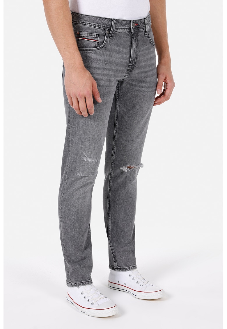 Blugi cu aspect deteriorat