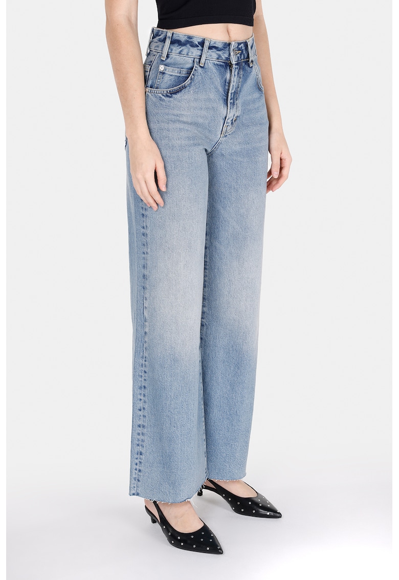 Blugi cu croiala ampla si talie medie
