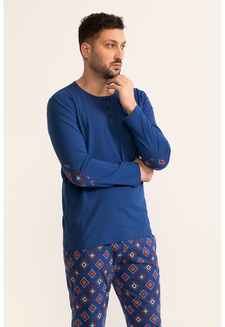 Pijama lunga cu imprimeu grafic Emanuel Pijama lunga cu imprimeu grafic Emanuel