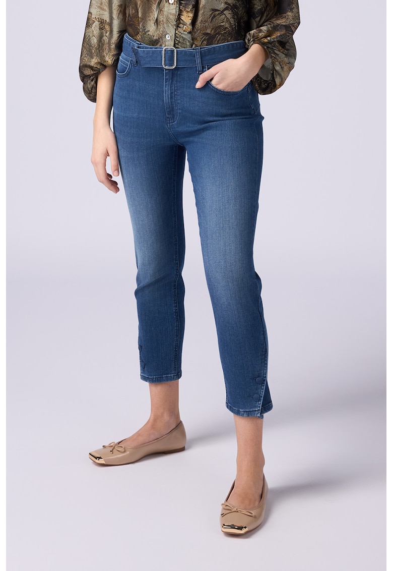 Blugi capri cu o curea