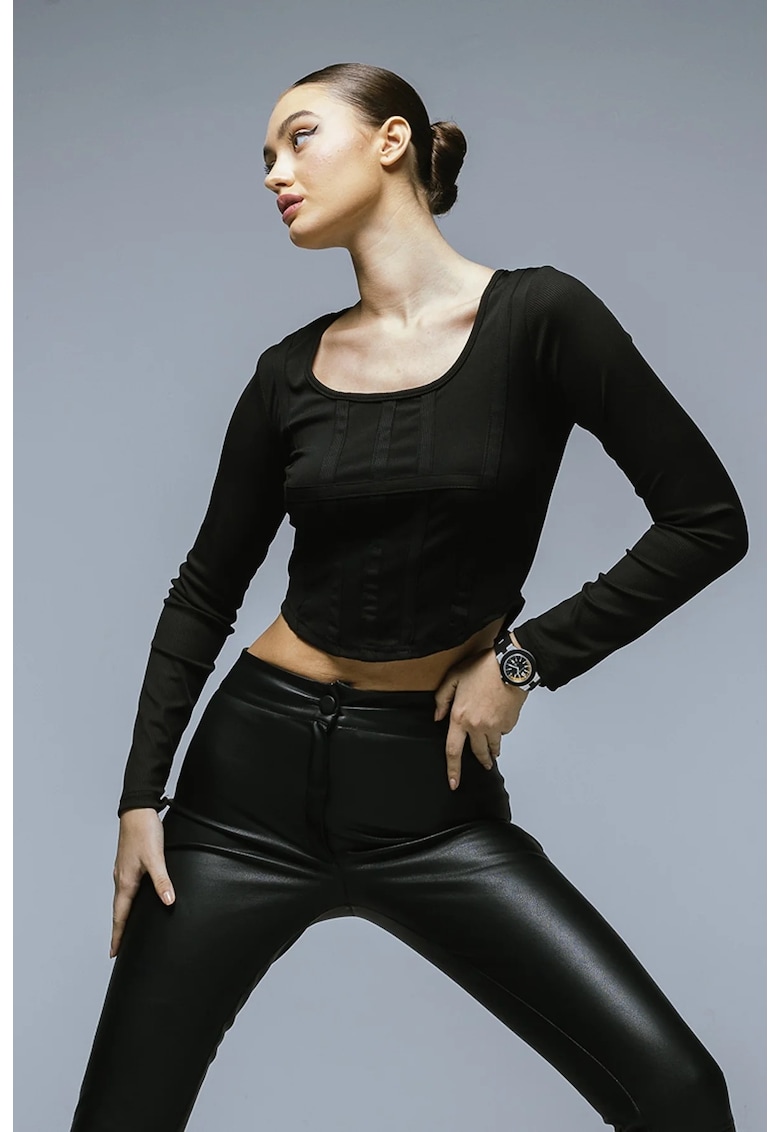 Bluza crop cu decolteu patrat - Negru