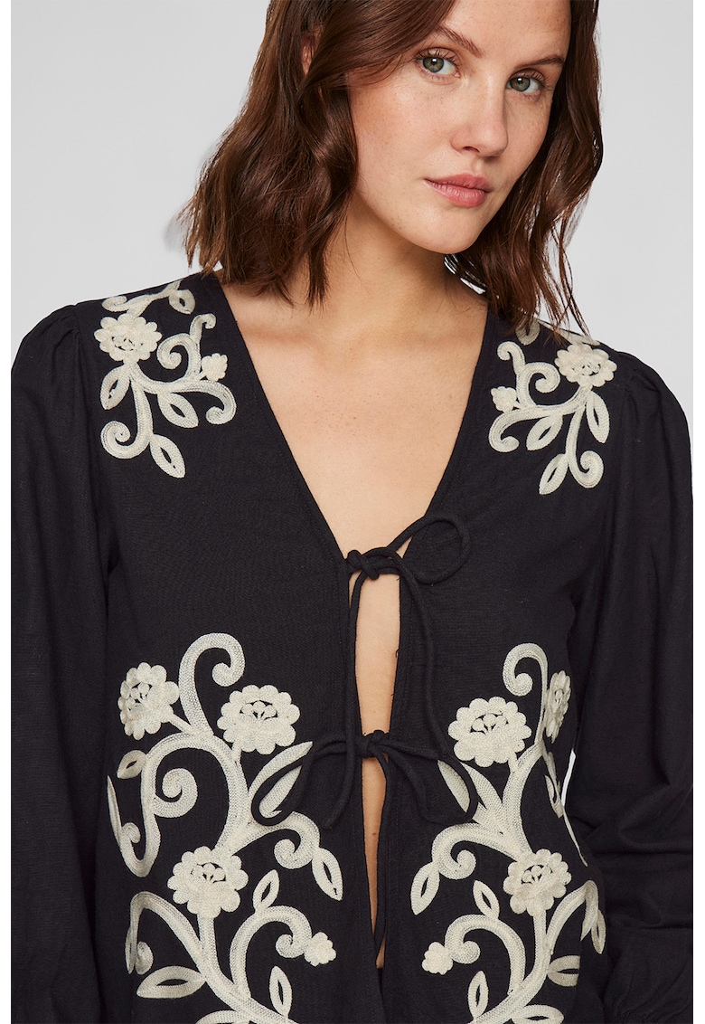 Bluza cu detalii brodate