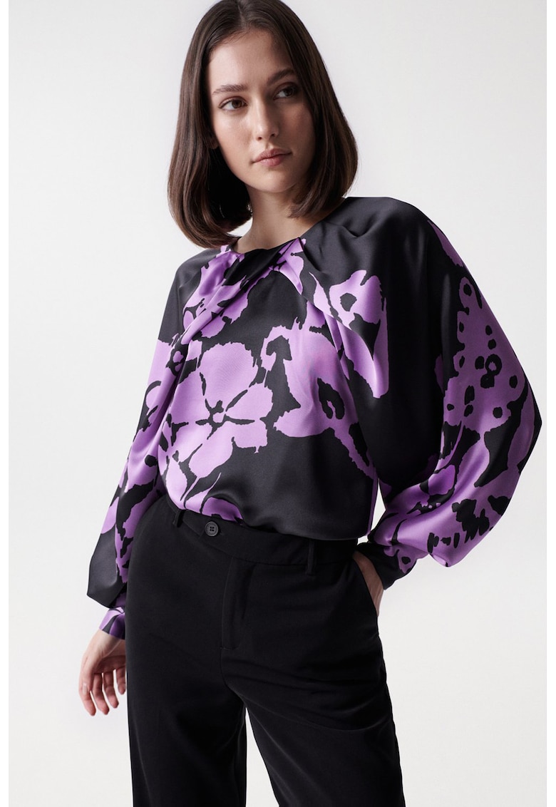 Bluza cu maneci bufante si model floral
