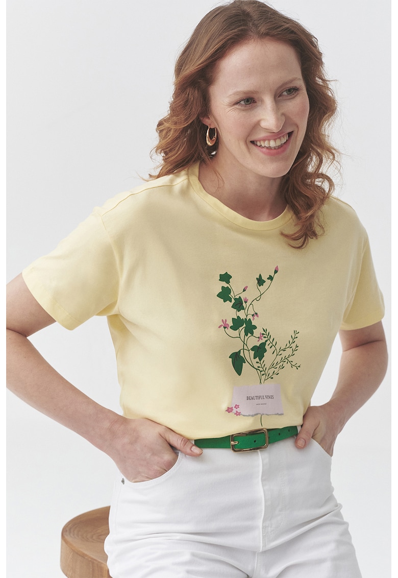 Tricou cu decolteu la baza gatului si imprimeu