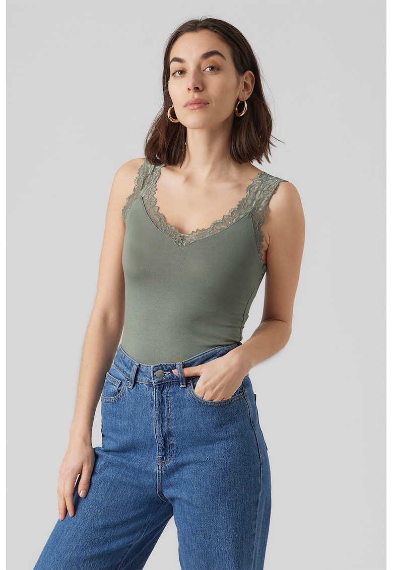 Top cu insertii de dantela