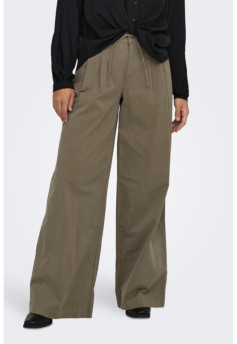 Pantaloni cu croiala ampla si cordon in talie