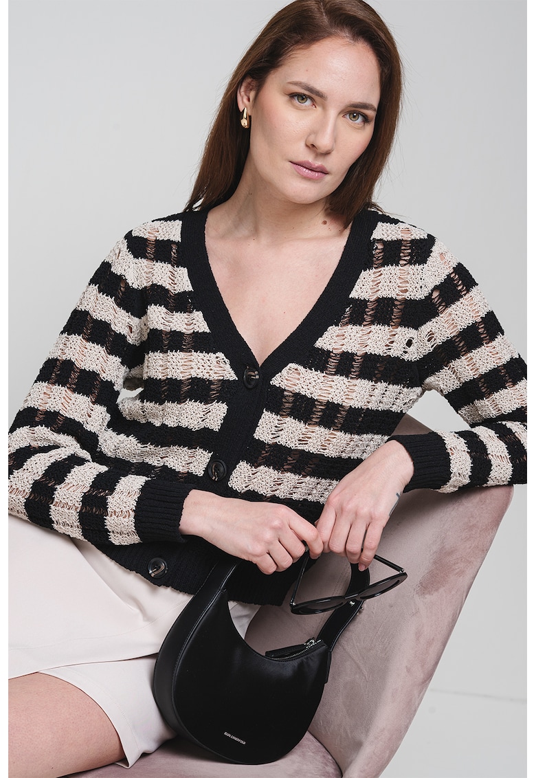 Pulover in dungi cu nasturi