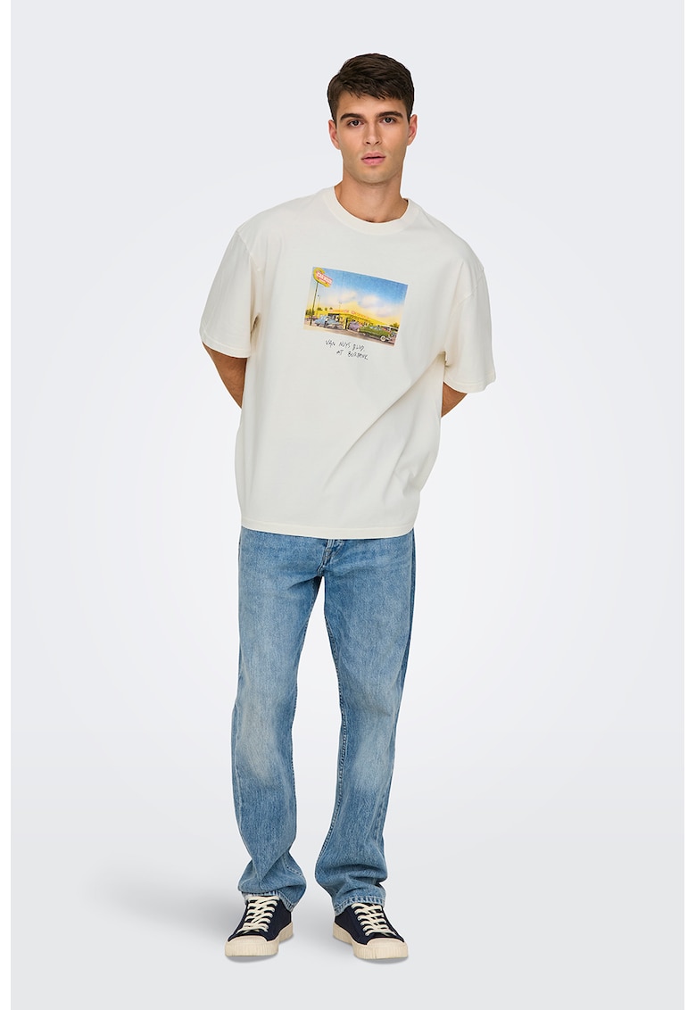 Tricou lejer cu model grafic