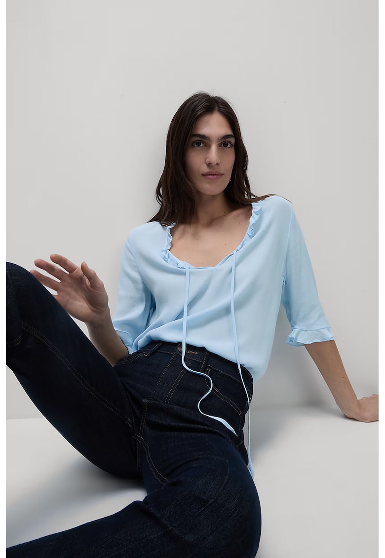 Bluza vaporoasa cu volane