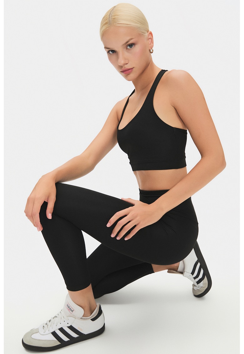 Bustiera cu bretele incrucisate