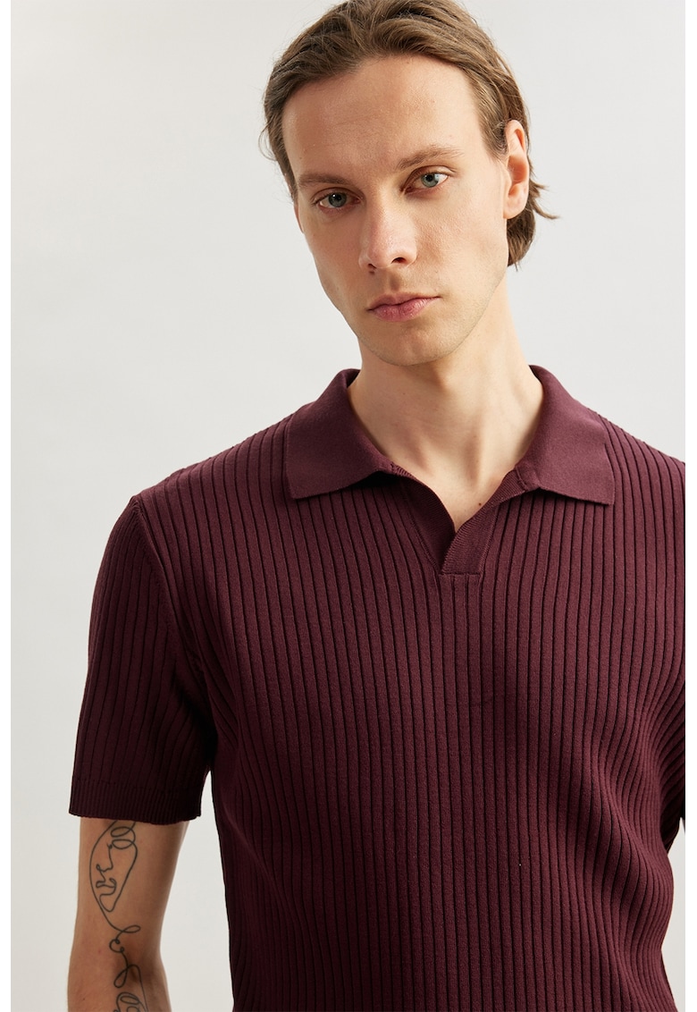 Pulover polo cu model texturat - maneci scurte si decolteu in V