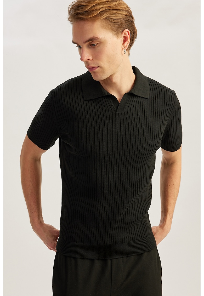 Pulover polo cu model texturat - maneci scurte si decolteu in V