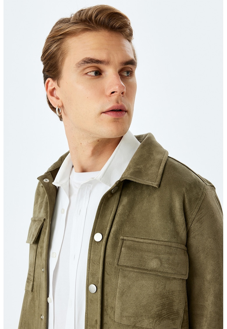 Jacheta cu buzunare cu clapa pe piept si capse Jacheta cu buzunare cu clapa pe piept si capse