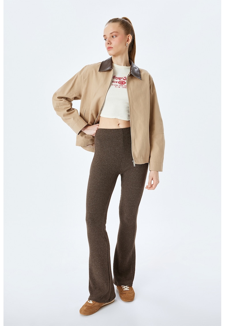 Pantaloni lungi cu model uni si croiala ampla Pantaloni lungi cu model uni si croiala ampla