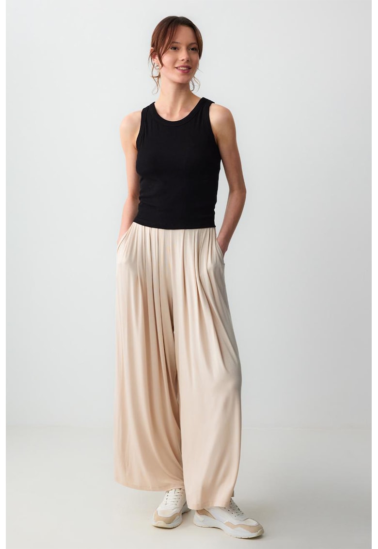 Pantaloni cu croiala ampla - Bej