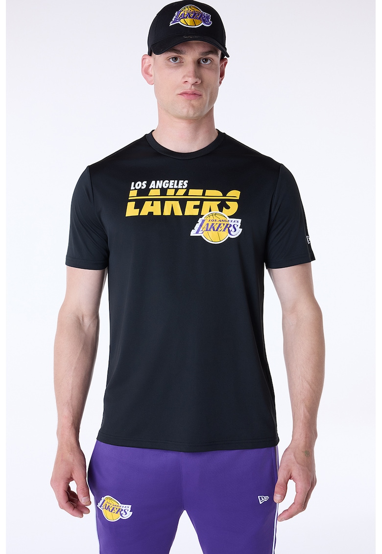 Tricou cu imprimeu si decolteu la baza gatului