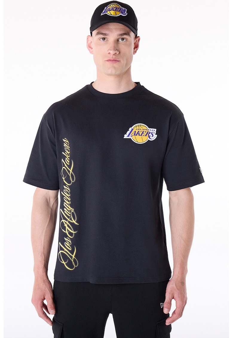 Tricou cu decolteu la baza gatului si logo