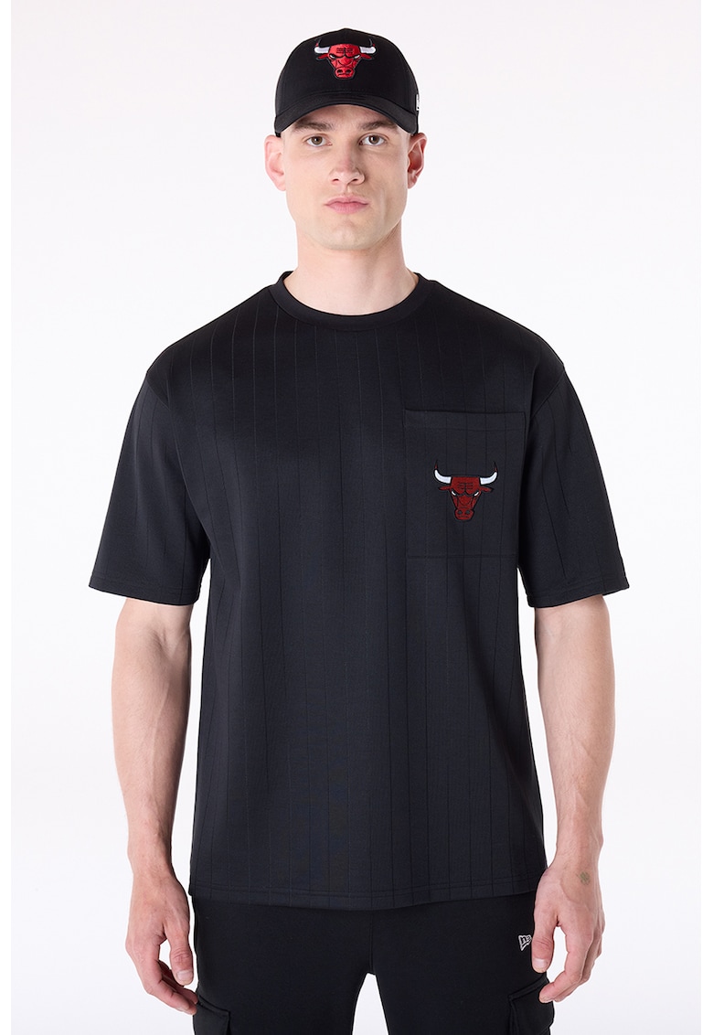 Tricou cu decolteu la baza gatului si buzunar pe piept