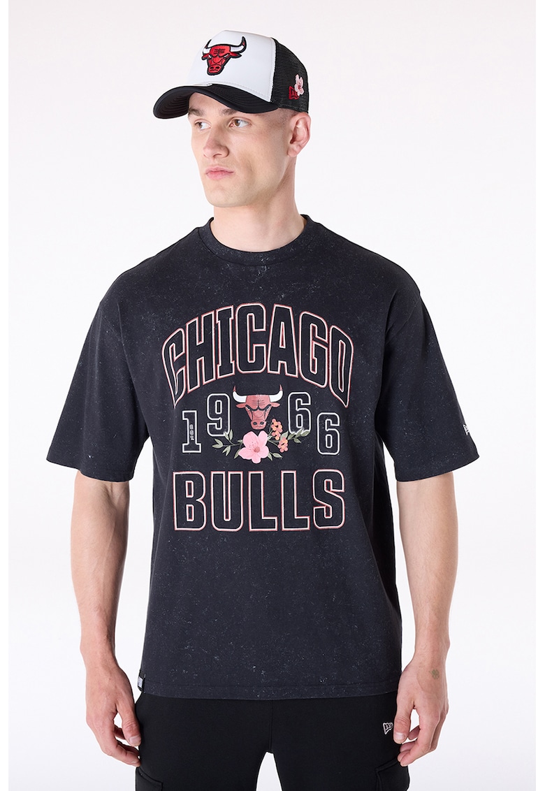 Tricou cu decolteu la baza gatului si imprimeu Chicago Bulls