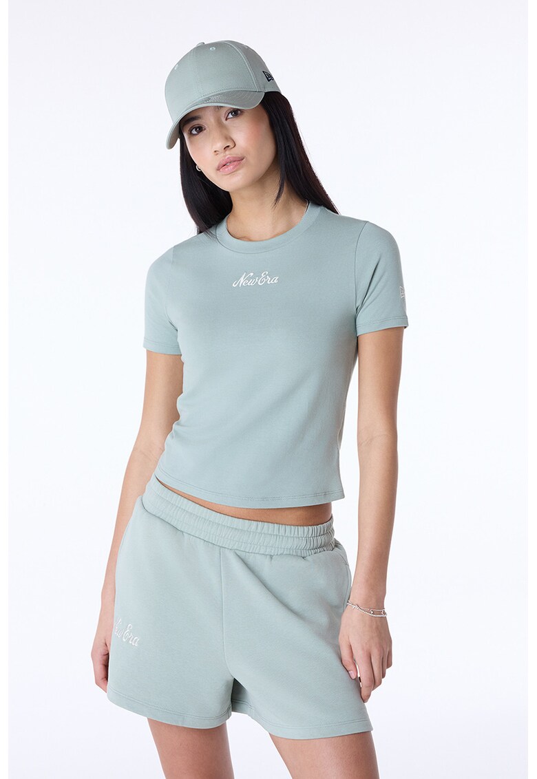 Tricou crop cu logo brodat Tricou crop cu logo brodat