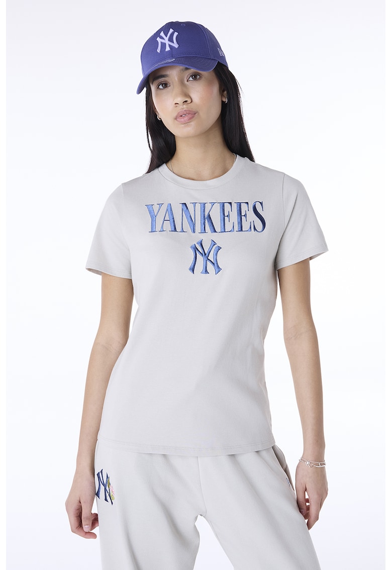 Tricou cu decolteu la baza gatului si logo brodat - Alb murdar/Albastru