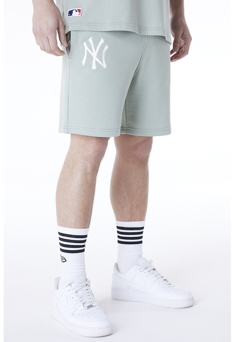 Pantaloni de trening scurti cu snur si monograma brodata