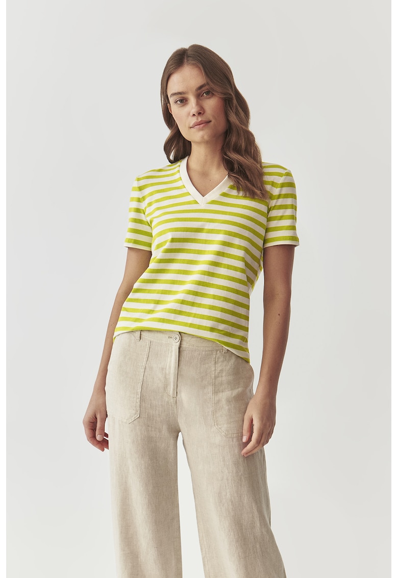 Tricou cu decolteu in V si model in dungi Tricou cu decolteu in V si model in dungi