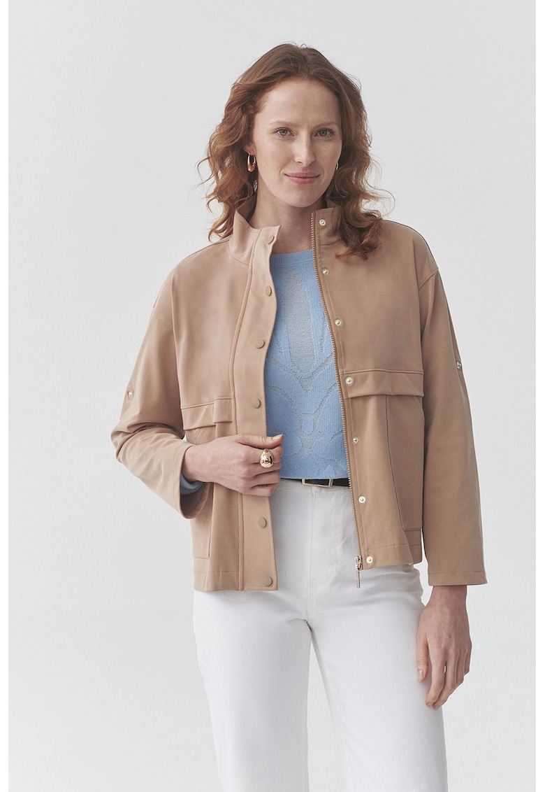 Jacheta cu buzunare oblice si fermoar