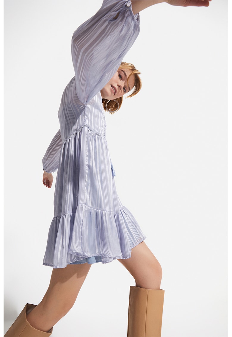 Rochie mini evazata cu maneci semitransparente