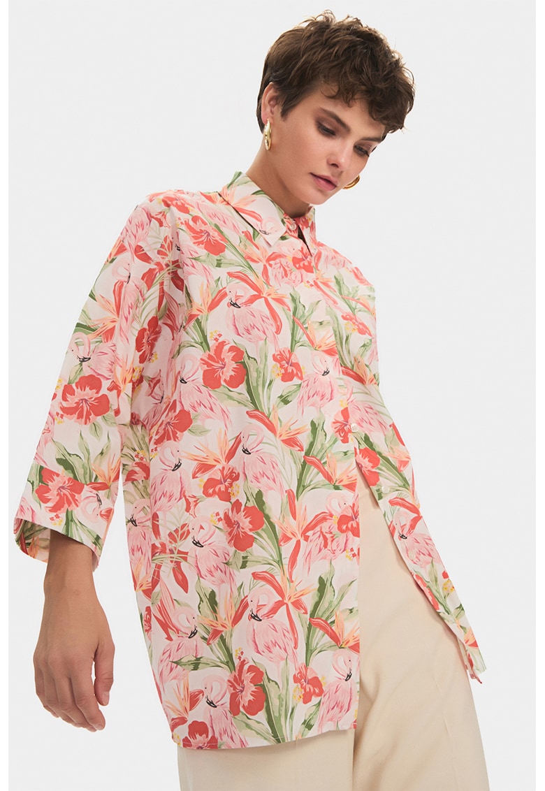 Camasa cu model floral si guler ascutit