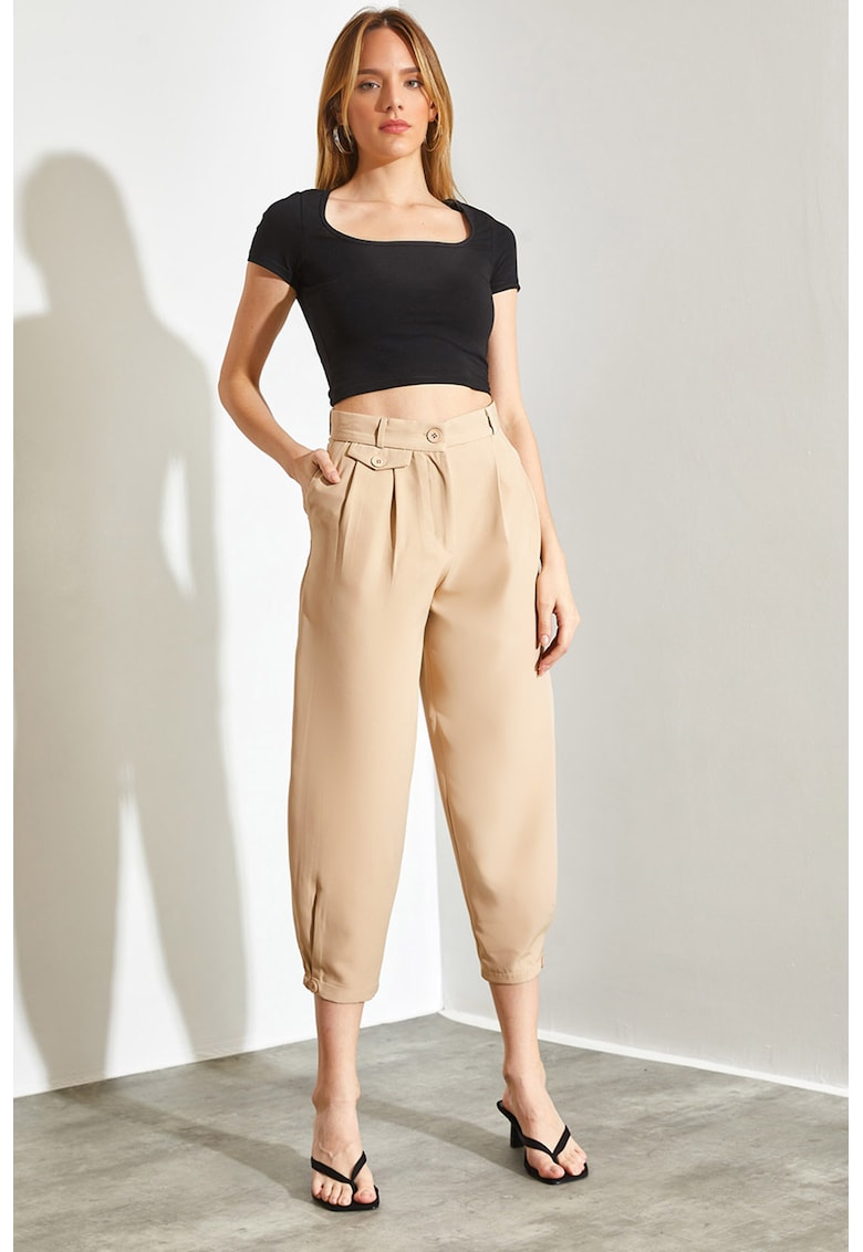 Pantaloni crop cu buzunare si croiala relaxed-fit Pantaloni crop cu buzunare si croiala relaxed-fit