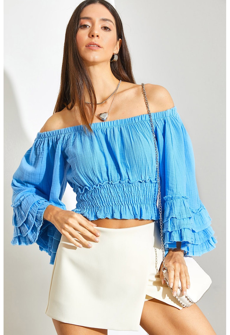 Bluza crop cu decolteu pe umeri