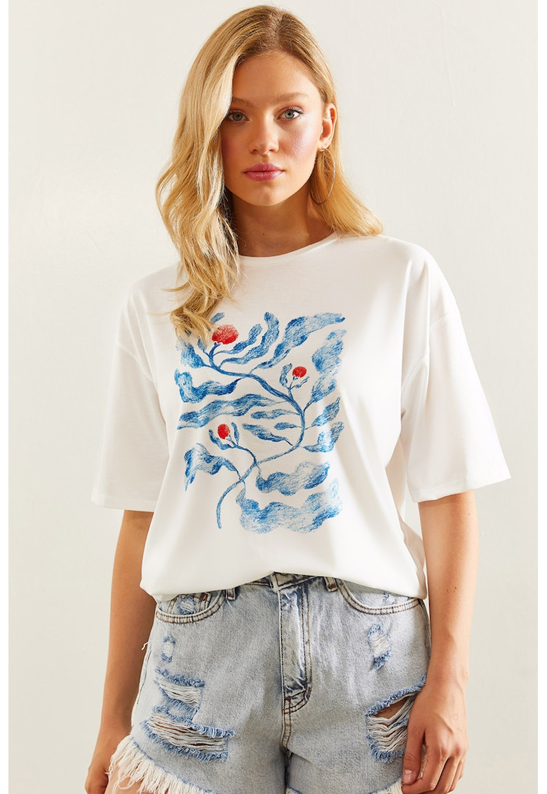 Tricou cu decolteu la baza gatului si model floral Tricou cu decolteu la baza gatului si model floral