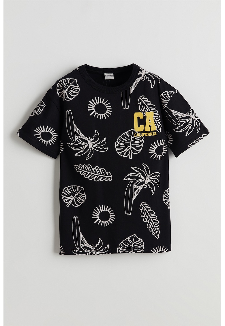 Tricou cu decolteu la baza gatului si model