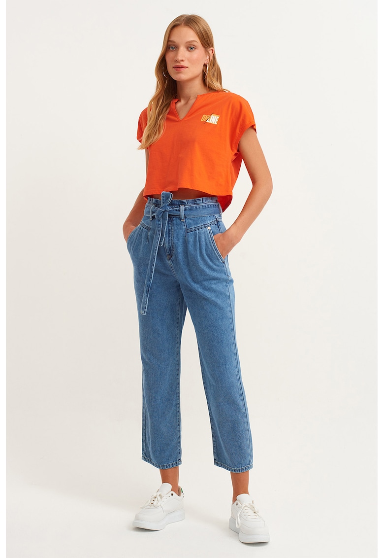 Pantaloni crop cu croiala dreapta Pantaloni crop cu croiala dreapta