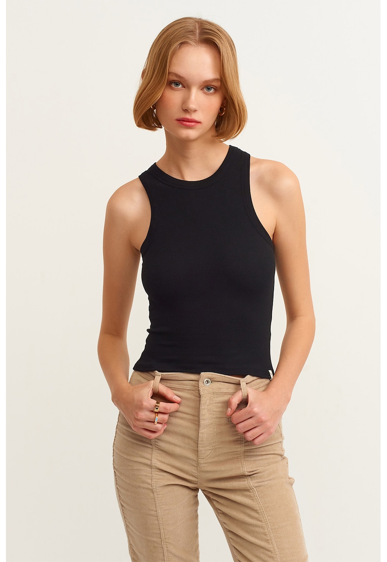 Top slim-fit cu decolteu la baza gatului si model striat
