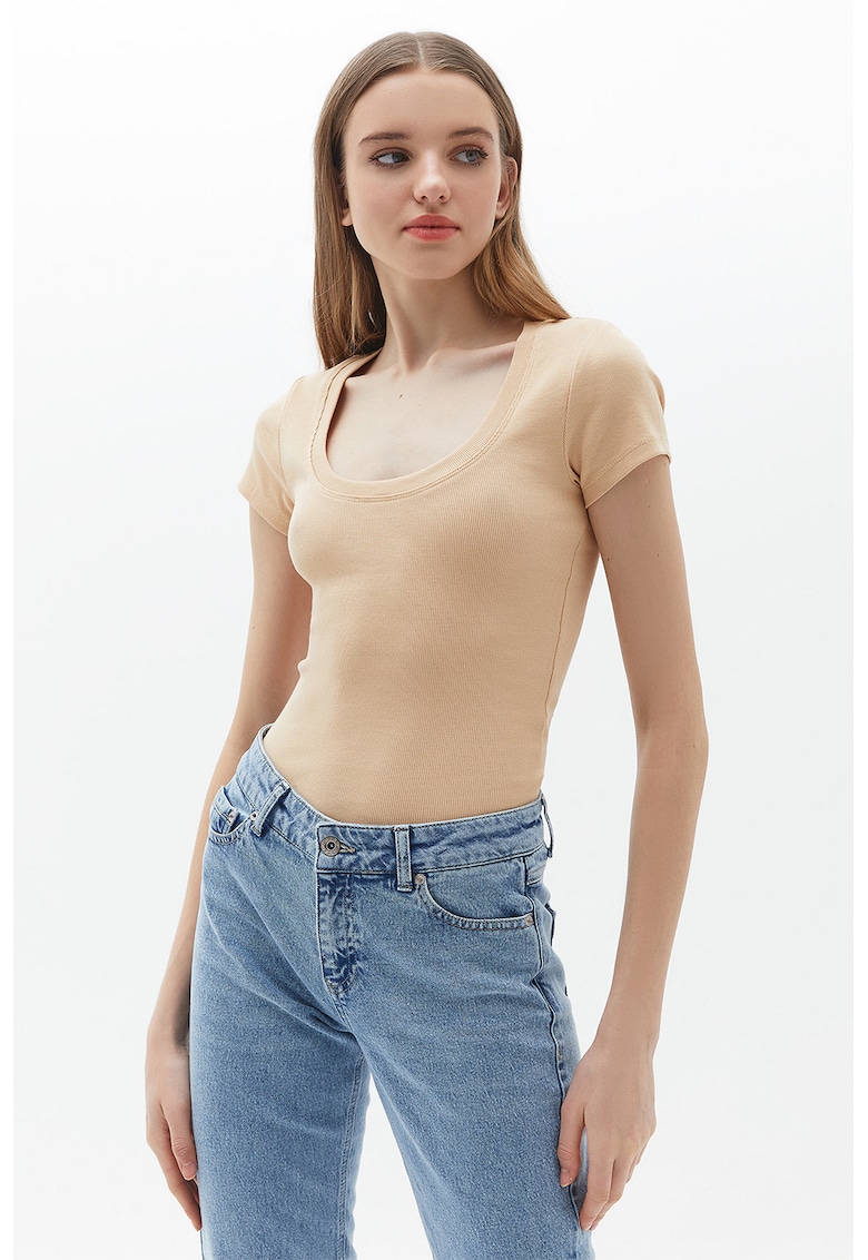 Tricou slim-fit cu decolteu amplu - Bej