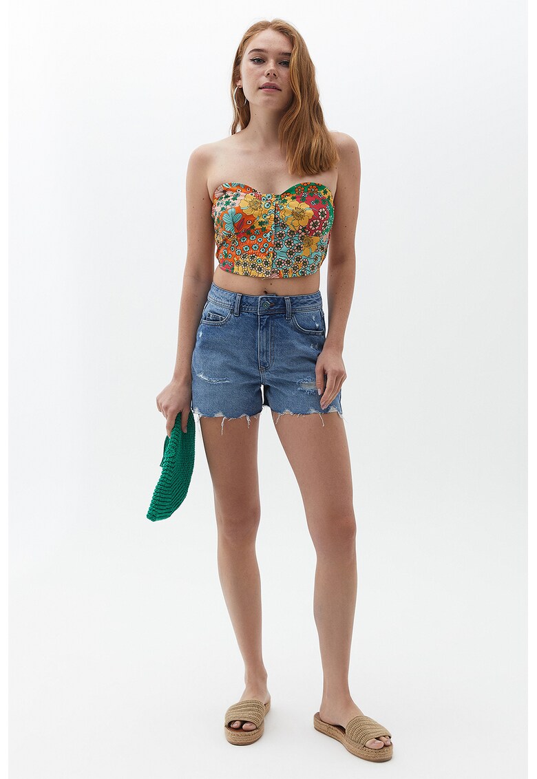 Blugi scurti cu terminatii cu aspect deteriorat - Albastru