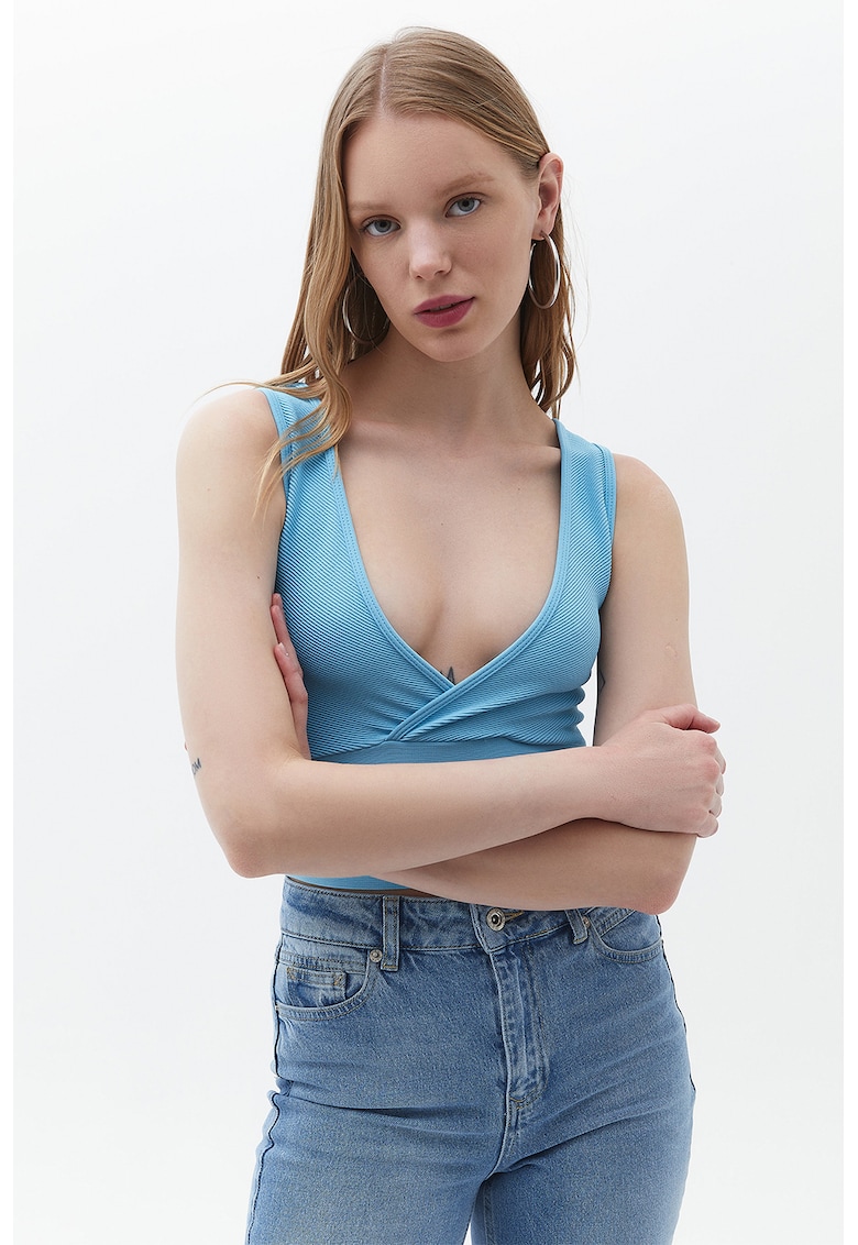 Top crop cu decolteu in V