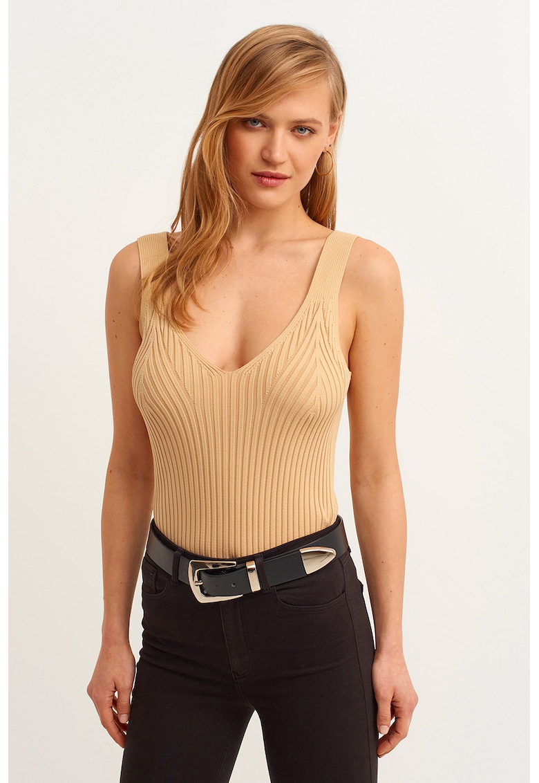 Top striat cu decolteu in V