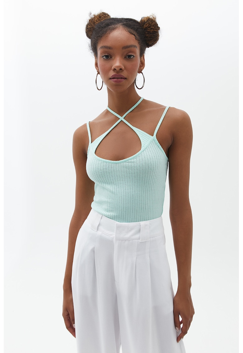 Top cu bretele incrucisate