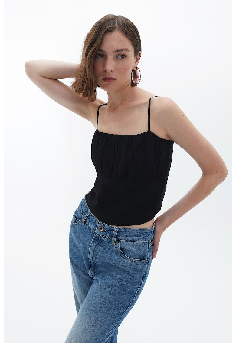 Top crop cu decolteu drept - Negru