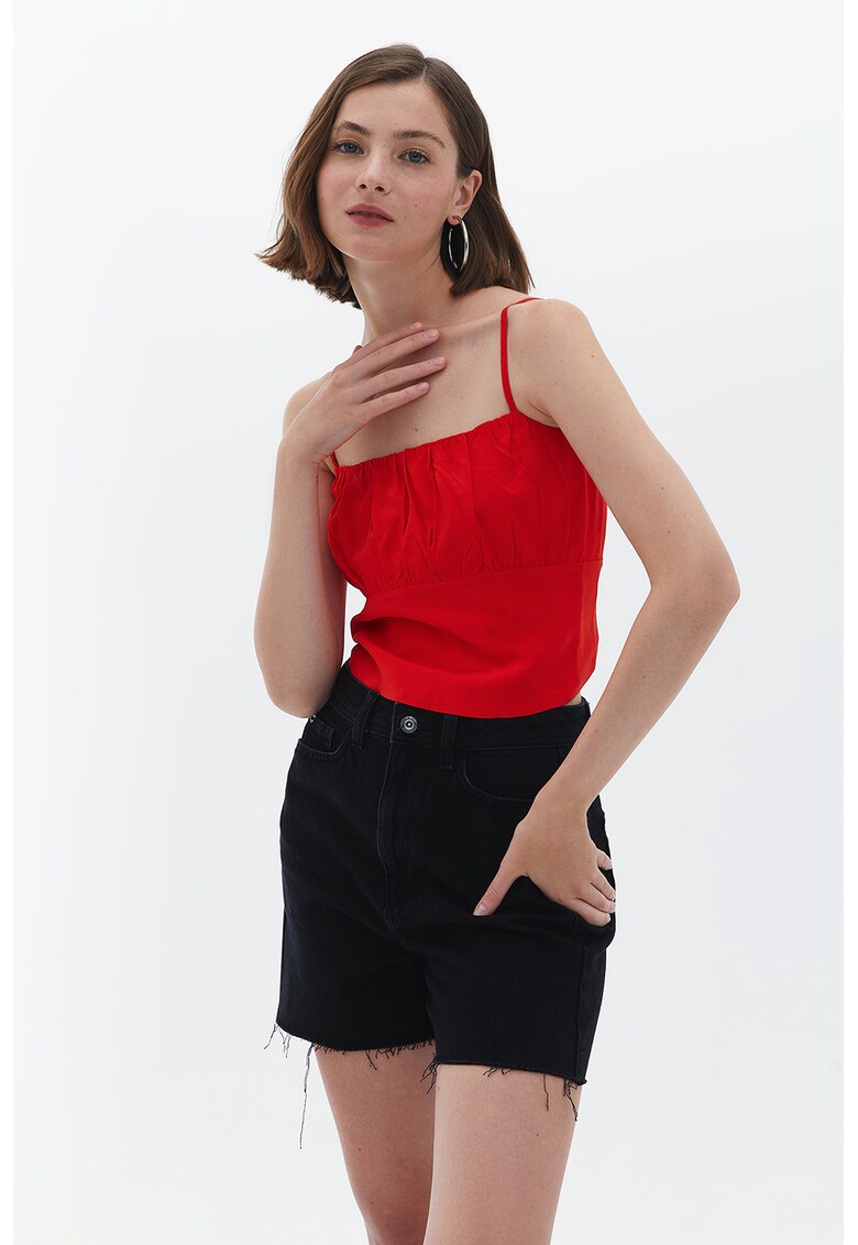 Top crop cu decolteu drept - Rosu