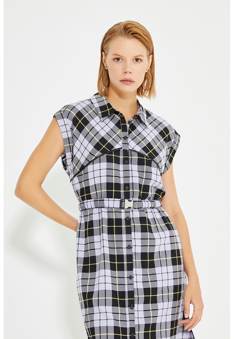 Rochie cu curea in talie si model in carouri