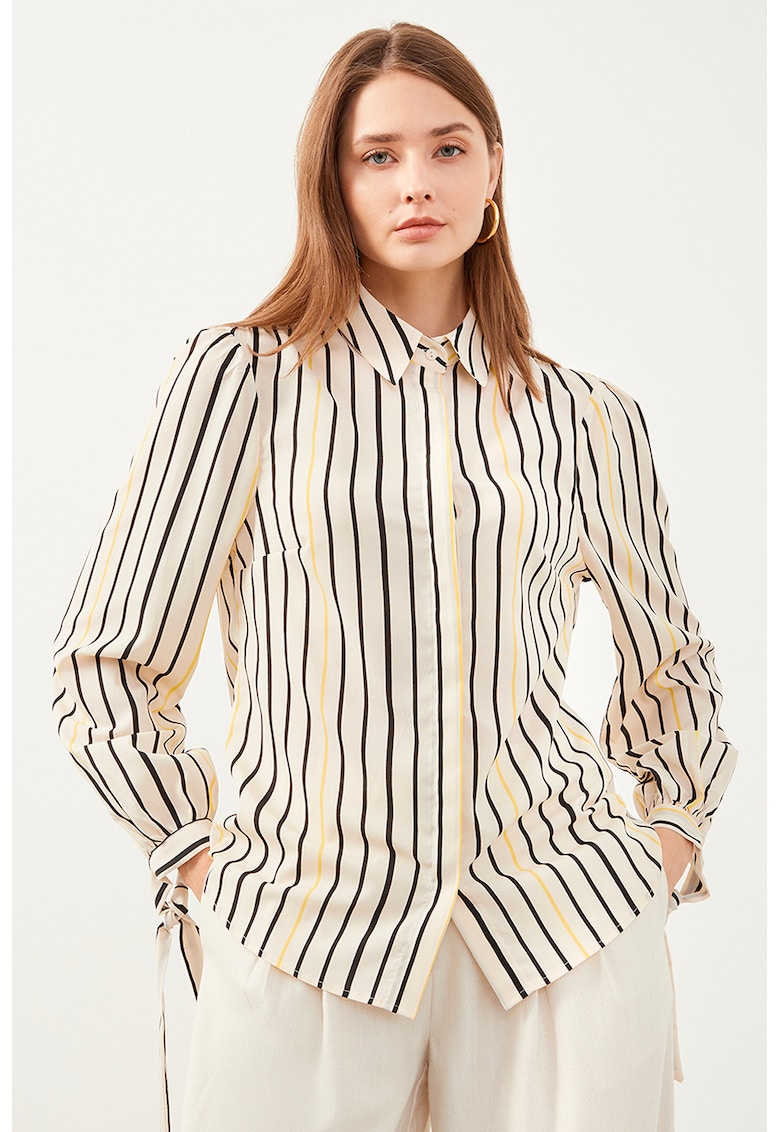 Camasa regular-fit cu model in dungi