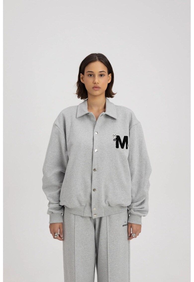 Jacheta bomber cu monograma si inchidere cu capse - Gri
